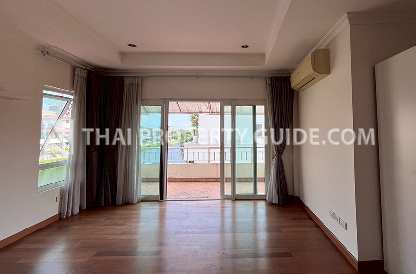 House with Shared Pool in Sukhumvit 